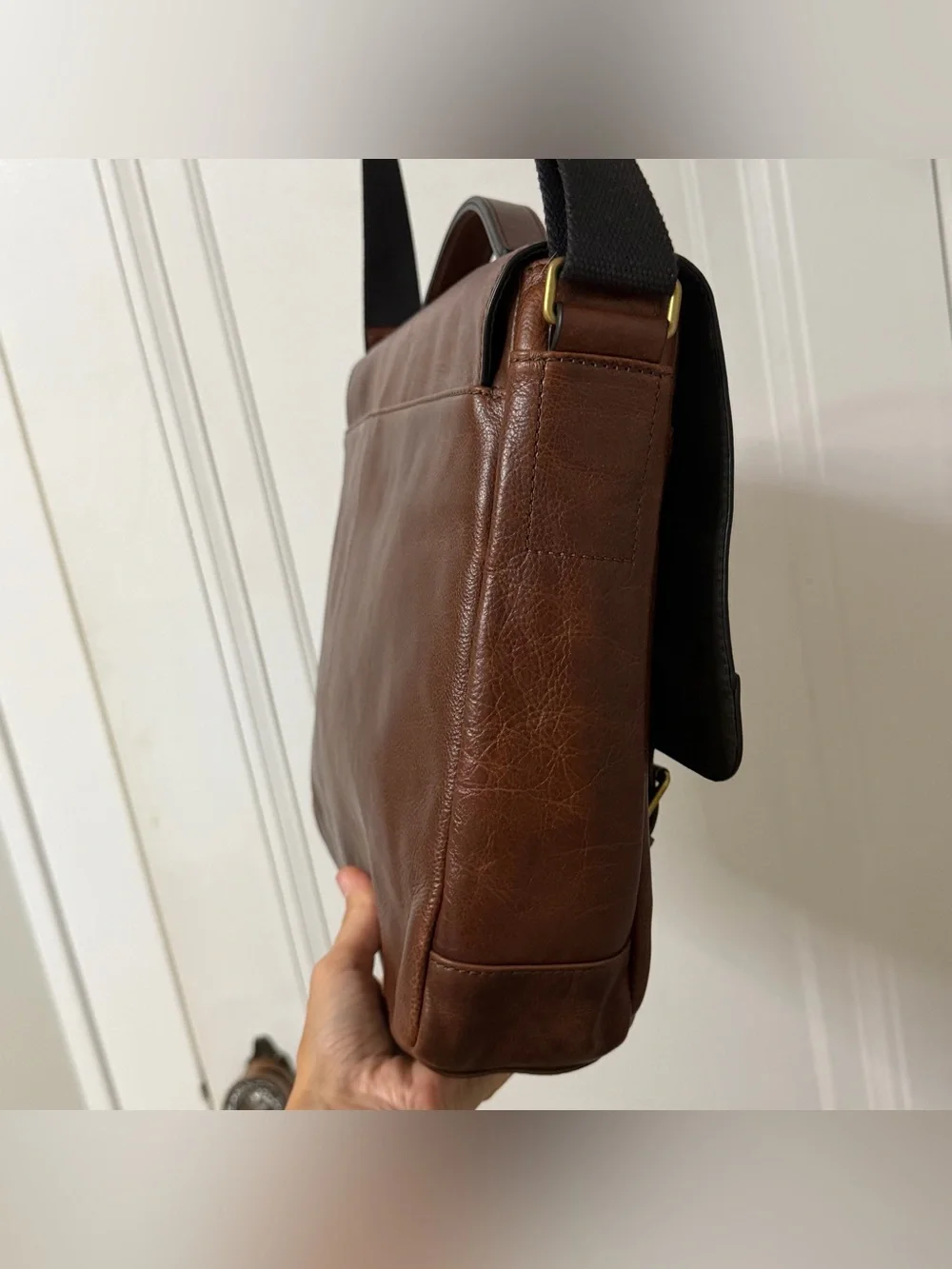 Fossil Brown Leather laptop Messenger Bag with Embossed Logo New